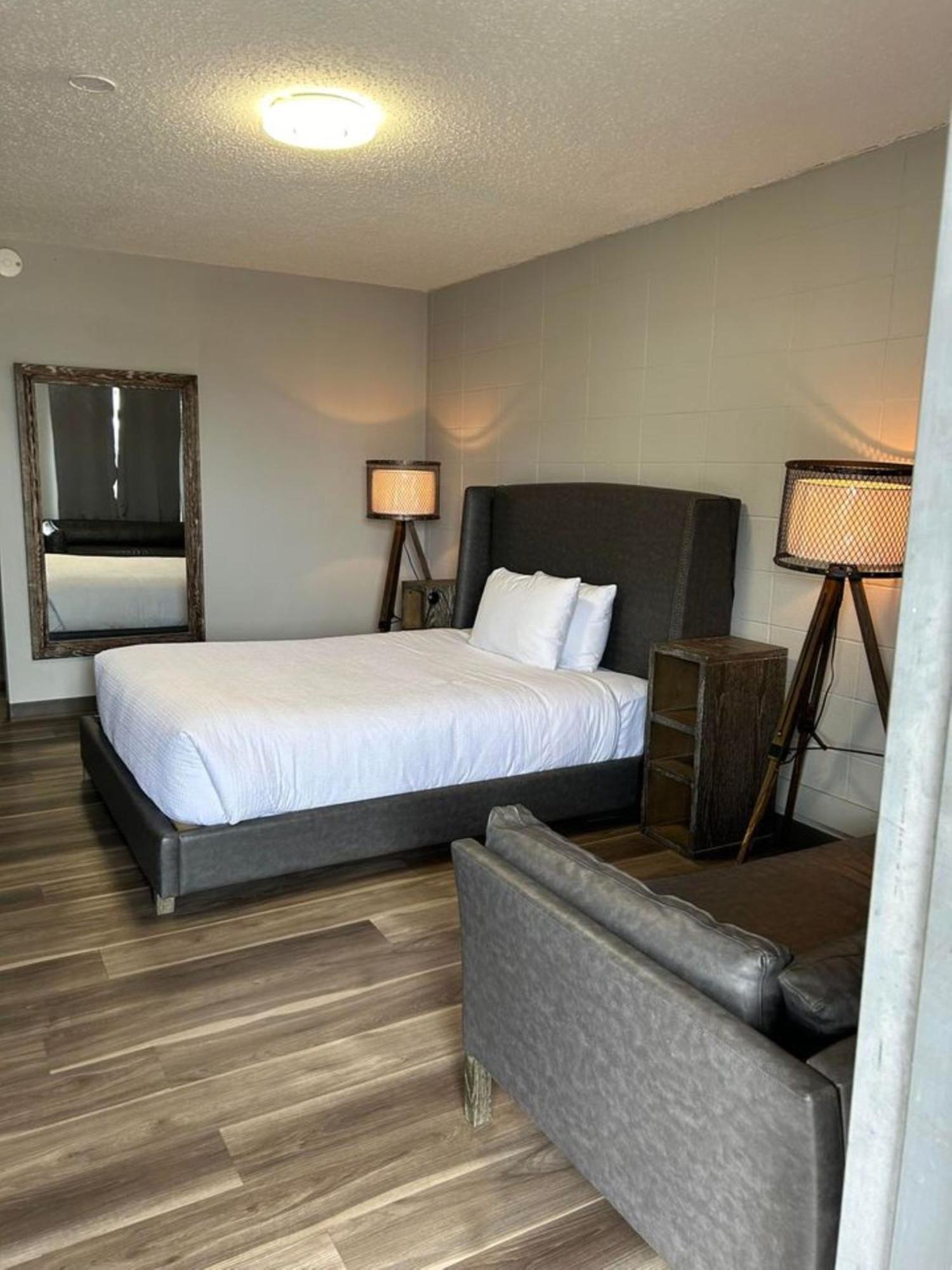 Parkside Inn Grande Prairie Exterior photo